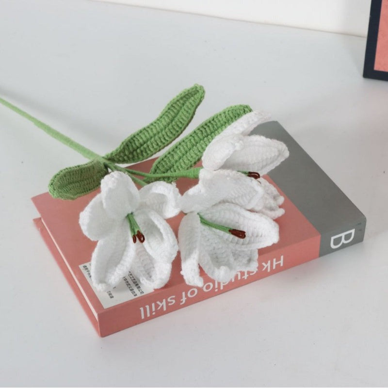 Giftwowo 1PC Lily Yarn Flower – Single Stem Crochet Faux Flower Bouquet, Perfect for Valentine's Day Favors, Handmade Yarn Flower