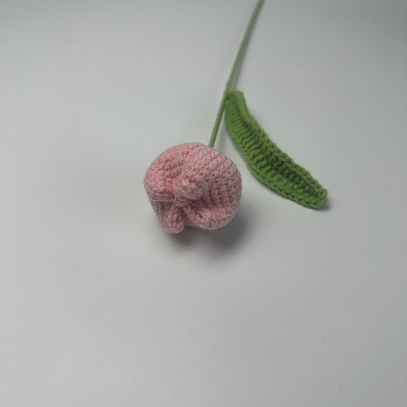Giftwowo 1PC Chubby Tulip Yarn Flowers – Handcrafted Crochet Tulip Bouquet, Ready-to-Display Handmade Gift, Yarn Flower Arrangement