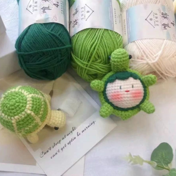 Giftwowo Pom-Pom Yarn Crochet Doll, Handmade Cute and Unique Accessory, DIY Adorable Ornament