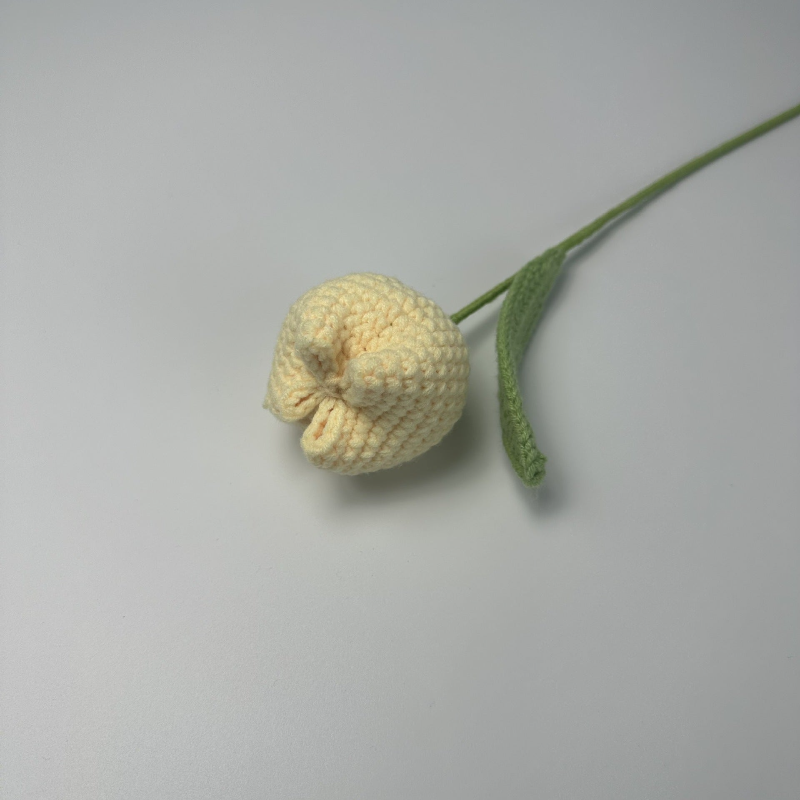 Giftwowo 1PC Chubby Tulip Yarn Flowers – Handcrafted Crochet Tulip Bouquet, Ready-to-Display Handmade Gift, Yarn Flower Arrangement