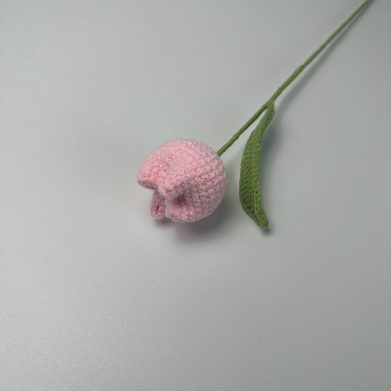 Giftwowo 1PC Chubby Tulip Yarn Flowers – Handcrafted Crochet Tulip Bouquet, Ready-to-Display Handmade Gift, Yarn Flower Arrangement